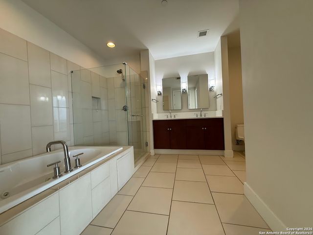 610 E Market St Unit 2803, San Antonio, TX 78205