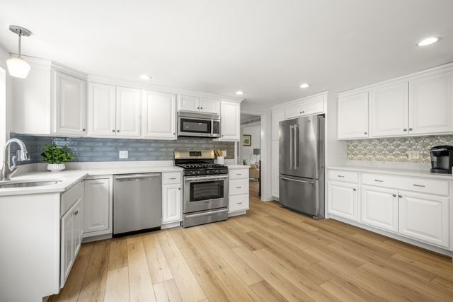 3 Russell Dr, Harwich, MA 02645