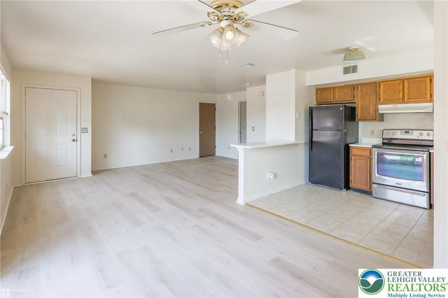 1464 Cedar Crest Avenue 18, South Whitehall Twp, PA 18104