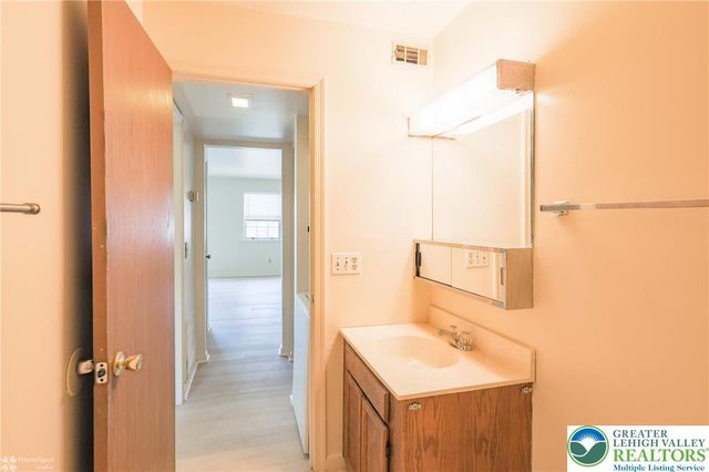 1464 Cedar Crest Avenue 18, South Whitehall Twp, PA 18104