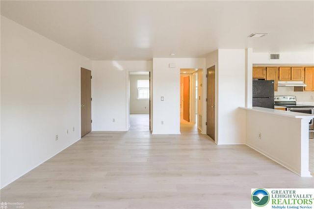1464 Cedar Crest Avenue 18, South Whitehall Twp, PA 18104