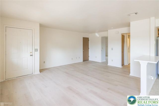 1464 Cedar Crest Avenue 18, South Whitehall Twp, PA 18104