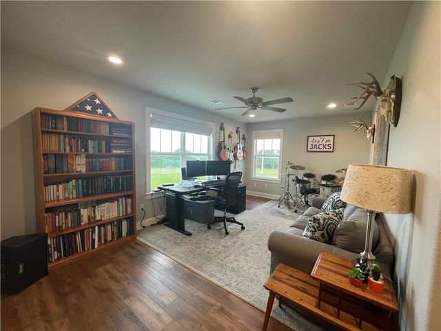 1694 Henry Prairie Road, Franklin, TX 77856