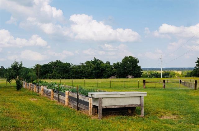 1694 Henry Prairie Road, Franklin, TX 77856
