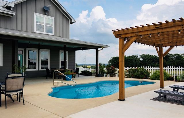 1694 Henry Prairie Road, Franklin, TX 77856