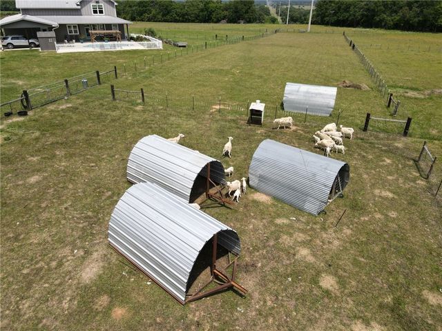 1694 Henry Prairie Road, Franklin, TX 77856