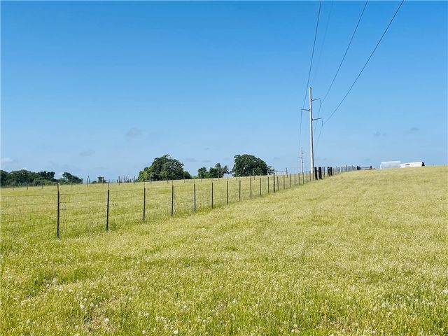 1694 Henry Prairie Road, Franklin, TX 77856