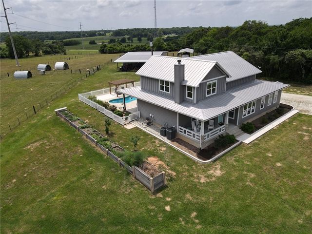 1694 Henry Prairie Road, Franklin, TX 77856