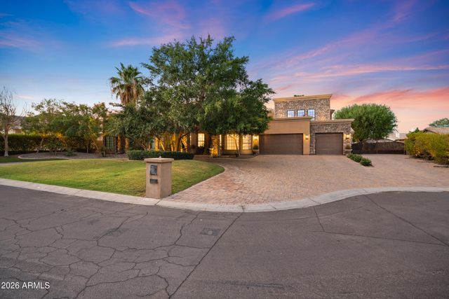 12671 S HONAH LEE Court, Phoenix, AZ 85044