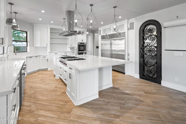 12671 S HONAH LEE Court, Phoenix, AZ 85044