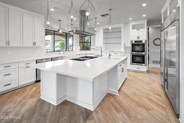 12671 S HONAH LEE Court, Phoenix, AZ 85044
