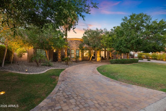 12671 S HONAH LEE Court, Phoenix, AZ 85044