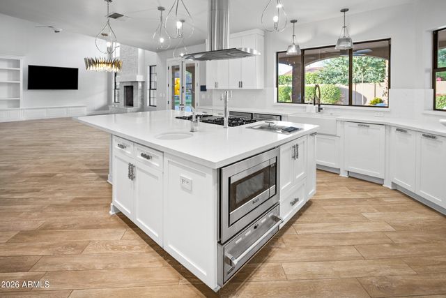 12671 S HONAH LEE Court, Phoenix, AZ 85044
