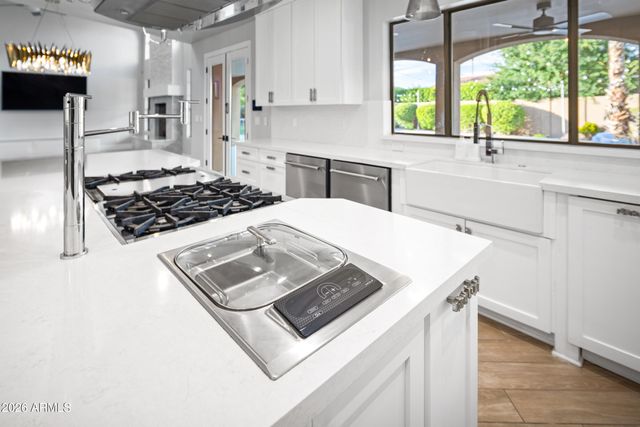12671 S HONAH LEE Court, Phoenix, AZ 85044