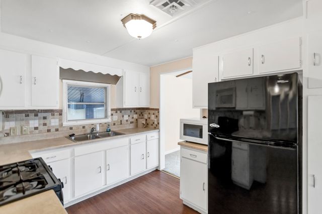 1053 Lakeview Road, Elgin, IL 60123