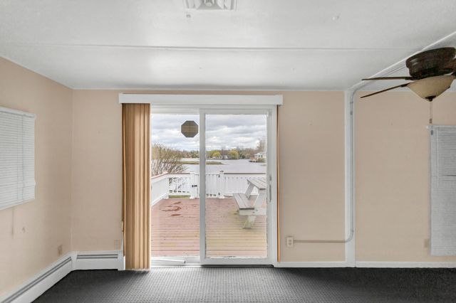 1053 Lakeview Road, Elgin, IL 60123