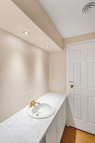 1053 Lakeview Road, Elgin, IL 60123