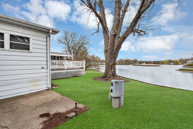 1053 Lakeview Road, Elgin, IL 60123