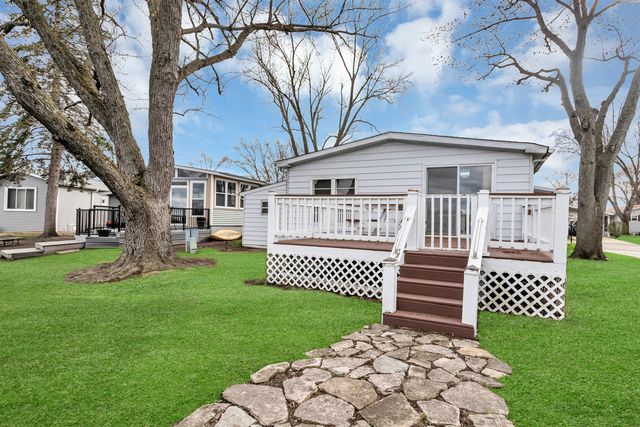 1053 Lakeview Road, Elgin, IL 60123