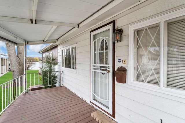 1053 Lakeview Road, Elgin, IL 60123