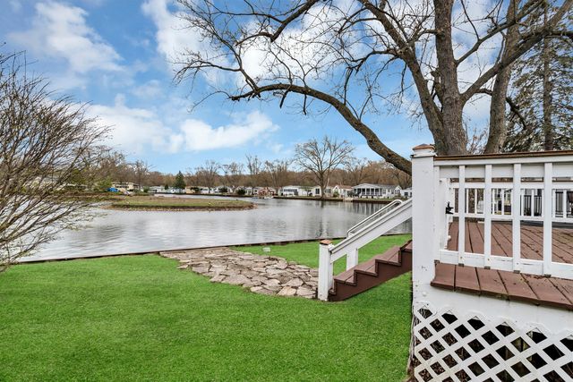 1053 Lakeview Road, Elgin, IL 60123