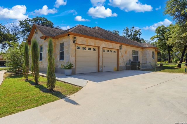 228 county road 6864, Natalia, TX 78059