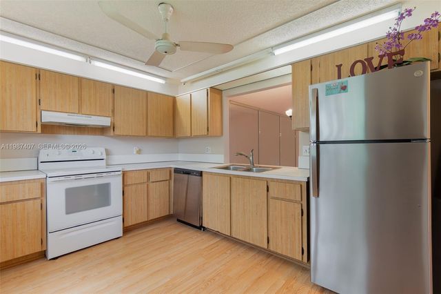 23318 SW 55th Way B, Boca Raton, FL 33433