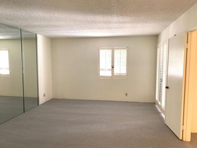 353 E Via Escuela 213, Palm Springs, CA 92262