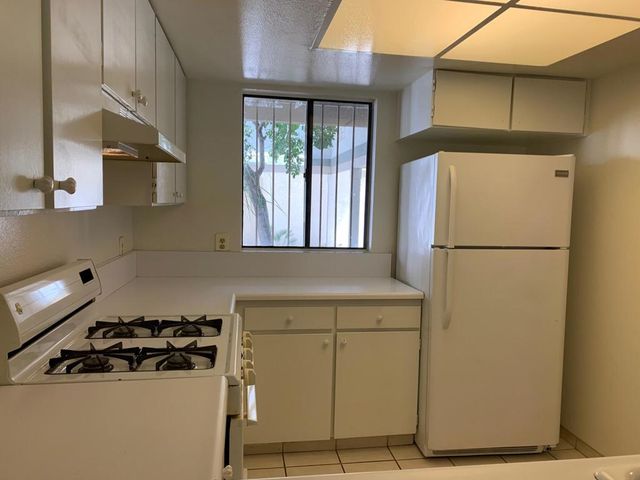 353 E Via Escuela 213, Palm Springs, CA 92262
