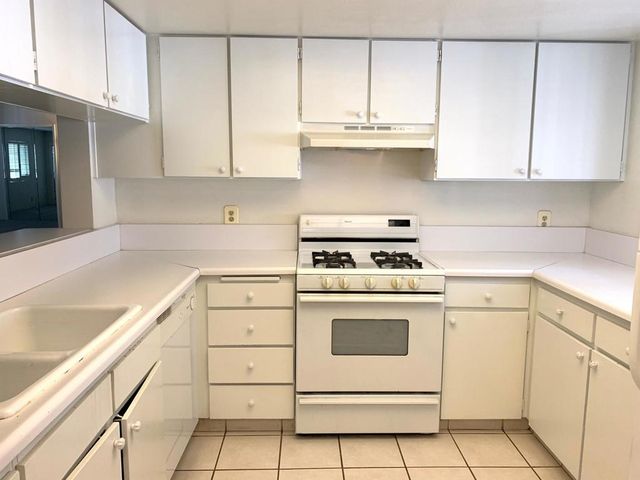 353 E Via Escuela 213, Palm Springs, CA 92262