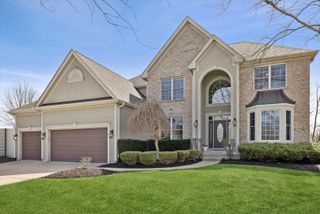 808 Wedgewood Drive, Crystal Lake, IL 60014
