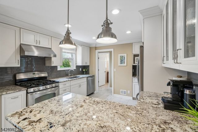 85 Irving Ave, Livingston Twp., NJ 07039