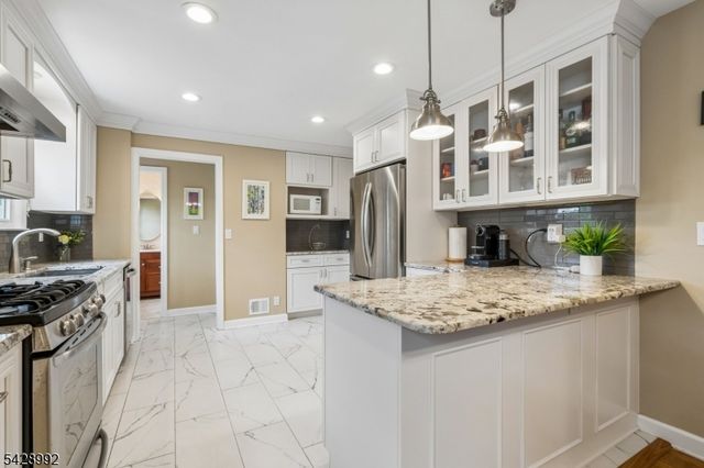 85 Irving Ave, Livingston Twp., NJ 07039