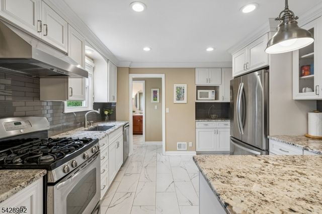 85 Irving Ave, Livingston Twp., NJ 07039