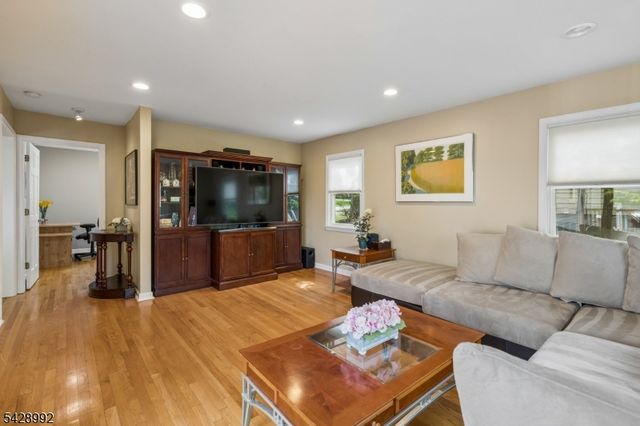 85 Irving Ave, Livingston Twp., NJ 07039