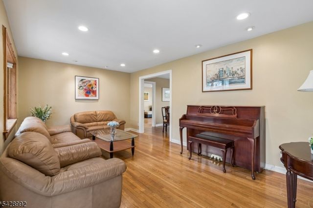 85 Irving Ave, Livingston Twp., NJ 07039