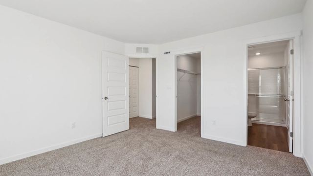 919 Briar Glen Court, Hampshire, IL 60140