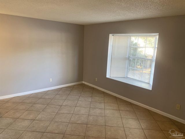 811 Massachusetts Ave, Pensacola, FL 32505