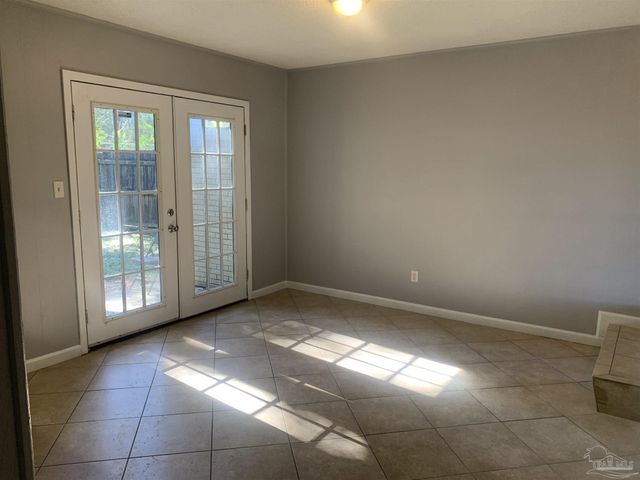 811 Massachusetts Ave, Pensacola, FL 32505