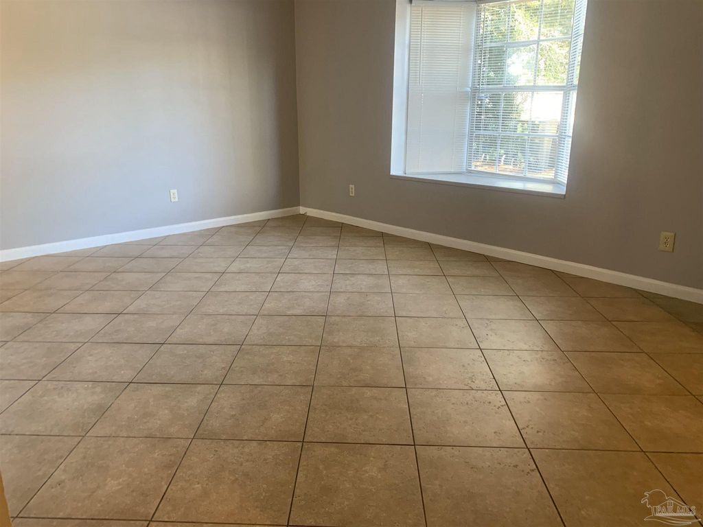 811 Massachusetts Ave, Pensacola, FL 32505