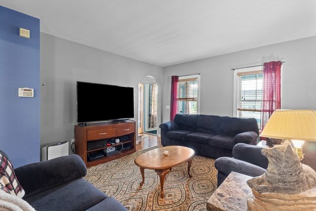 82 Brooks St, Worcester, MA 01606