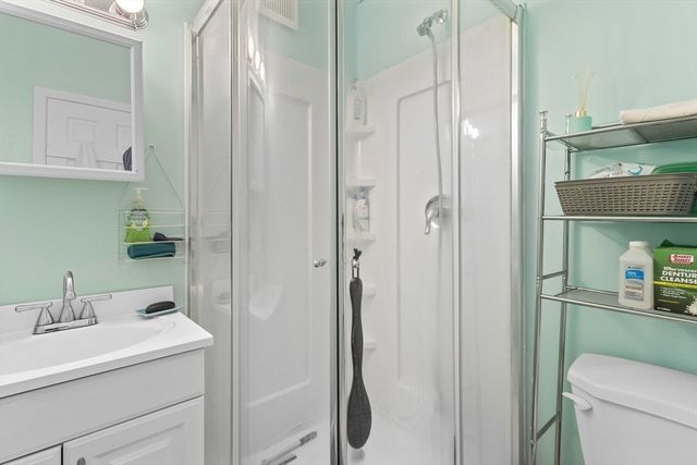 82 Brooks St, Worcester, MA 01606