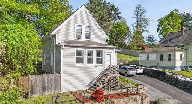 82 Brooks St, Worcester, MA 01606
