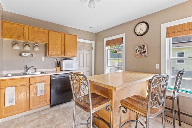 82 Brooks St, Worcester, MA 01606