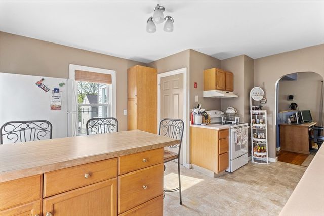 82 Brooks St, Worcester, MA 01606