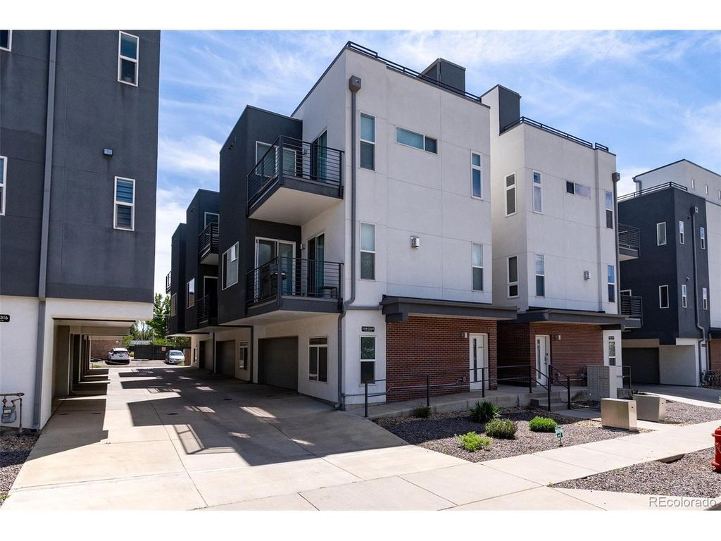 3318 S Washington St, Englewood, CO 80113