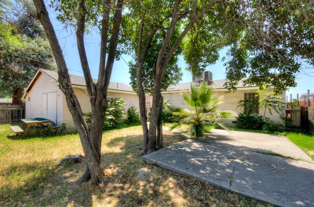 1204 W Yale Avenue, Fresno, CA 93705