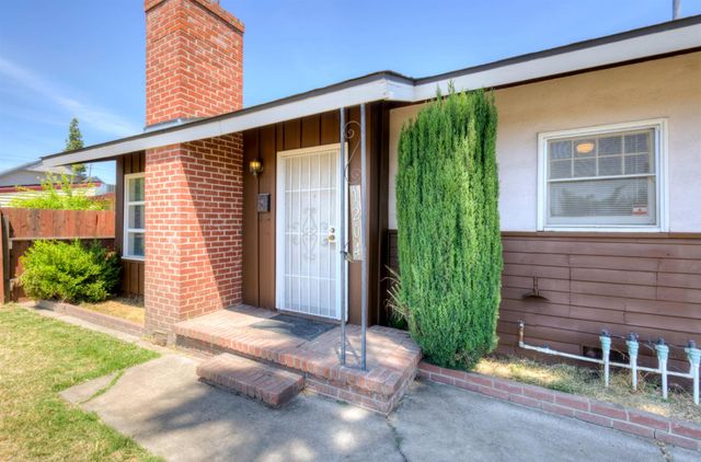 1204 W Yale Avenue, Fresno, CA 93705