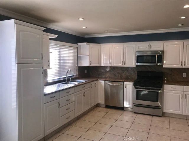 17807 Devonshire Street 4, Northridge, CA 91325