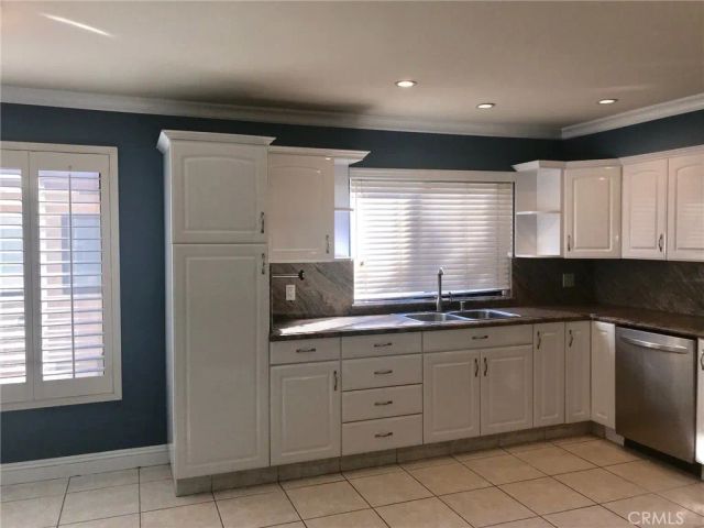 17807 Devonshire Street 4, Northridge, CA 91325